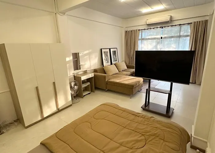 Boutique High Ceiling 5 Min Walk Bts 公寓